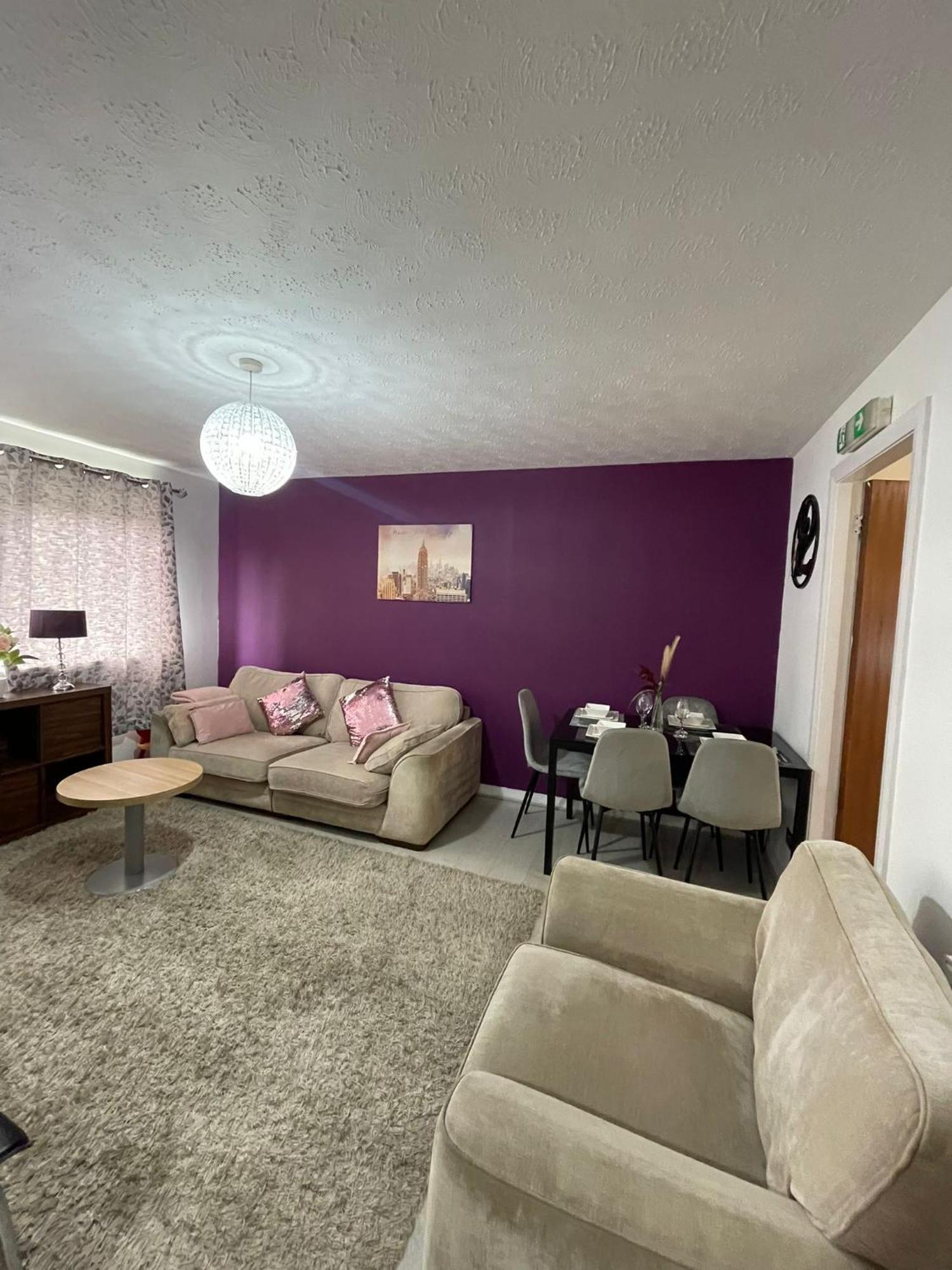 Chic 2 Bed With Free Parking- Recently Redecorated, 10 Minutes To Centre Appartement