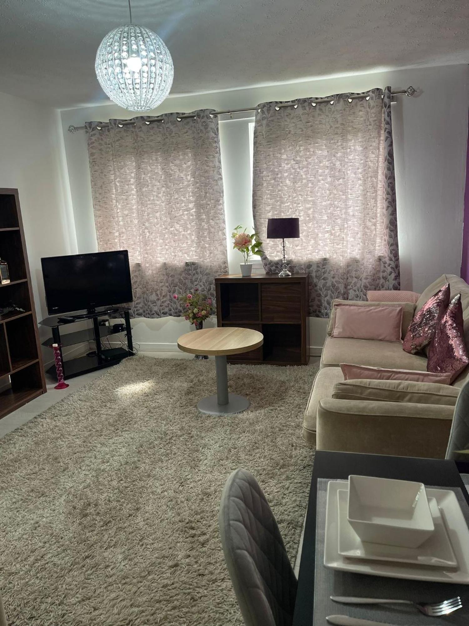 Chic 2 Bed With Free Parking- Recently Redecorated, 10 Minutes To Centre Appartement *